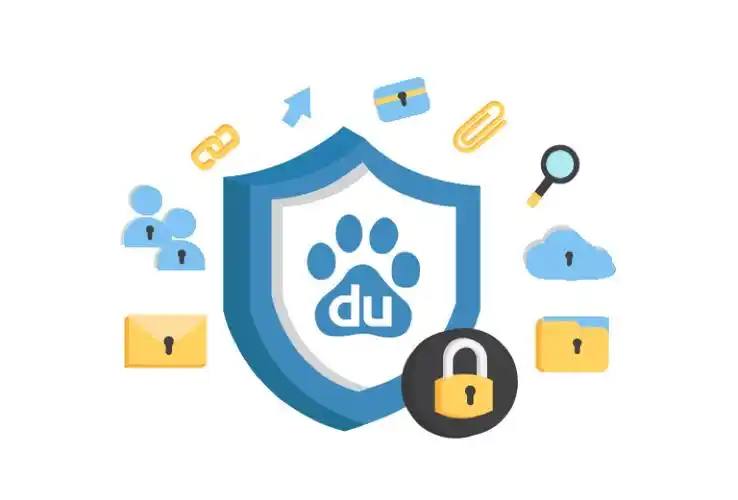 女子徒步误将蛇窝当野生蹦床